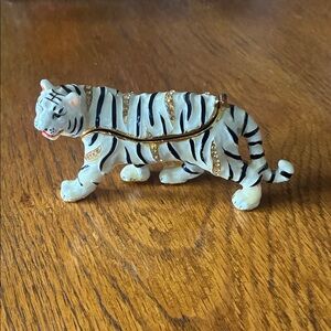 Sparkly tiger with trinket box